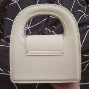 Round shoulder bag